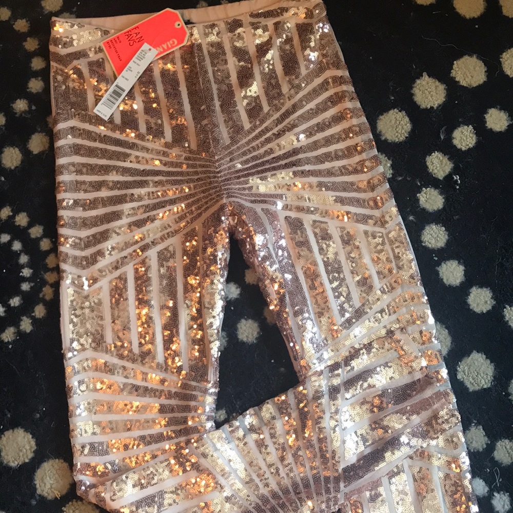 🔥🔥smokin HOT rose gold leggings